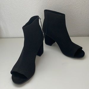 NWOB Peep toe heels 7